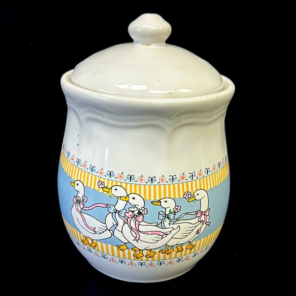 Vintage “Ribbon Geese” the collection ceramic lidded canister by B & D - Picture 1 of 11